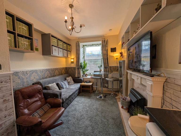 Charming 1-Bedroom City-Centre Flat – Available Now!