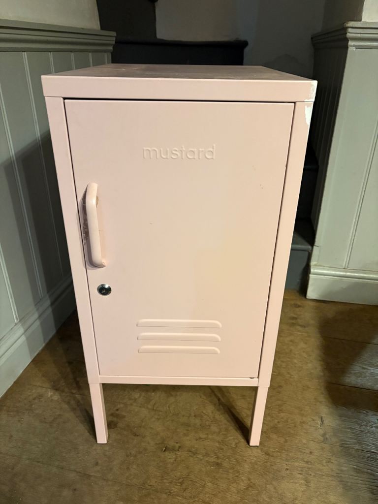 Pink Mustard locker 