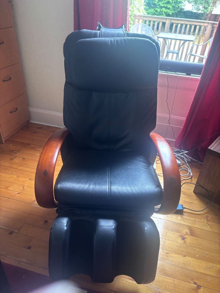Black Leather Massage Chair with Remote – Good Condition