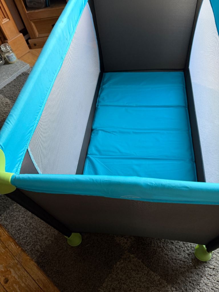 Travel cot/playpen