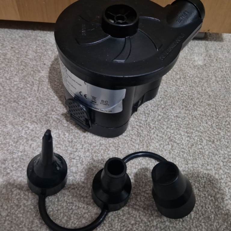 Electric air pump for inflatables