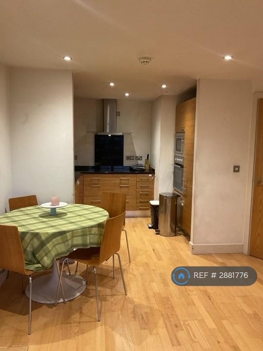 2 bedroom flat in Mcclintock House, Leeds, LS10 (2 bed) (#2881776)