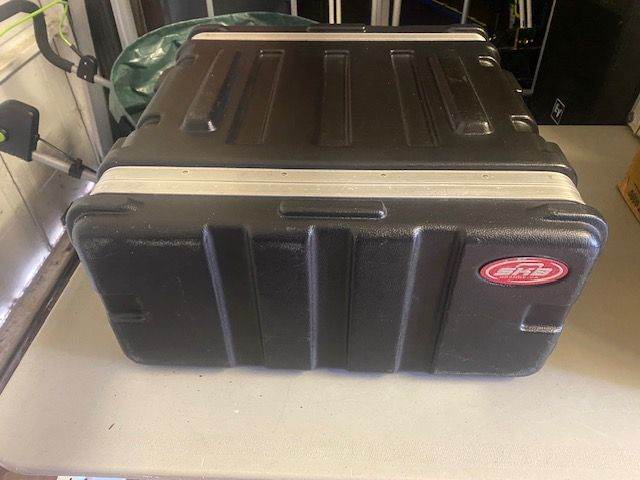 FLIGHT CASE - ABS 4u TYPE - 19 INCH RACK MOUNTING CASE - WELL MADE BY TOP BRAND SKB CASES - £80