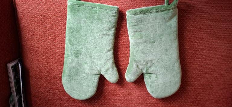 Brand new Dunelm Mill Oven Gloves