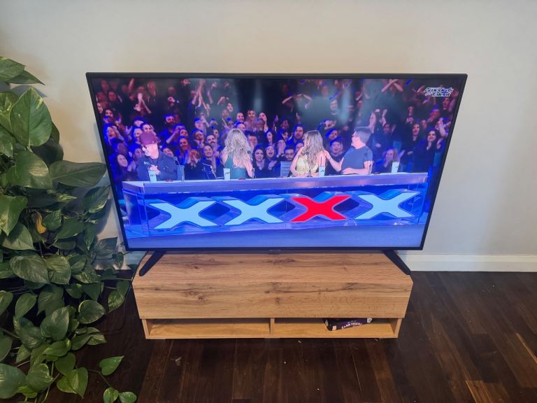 Samsung 50” 4K Smart TV UE50RU7020K – Works but Screen Flickers – £50 ONO
