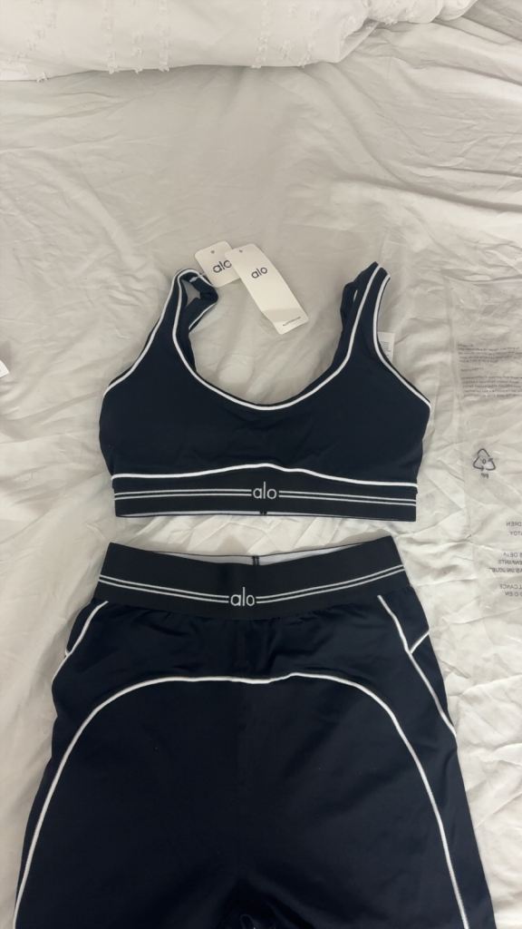 Alo Airbrush black gym yoga set