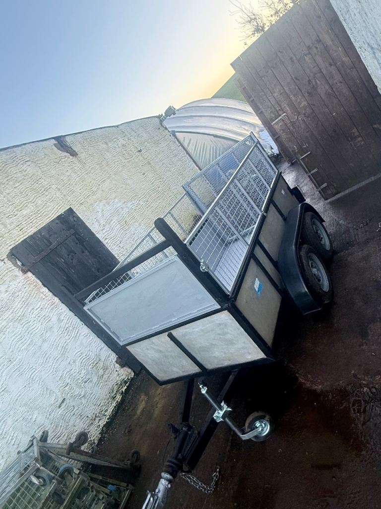 8.2x4.4 aluminum trailer with chequered floor