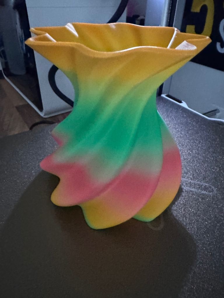 🌈 12cm Rainbow Spiral Vase – 3D Printed Decorative Vase 🌈