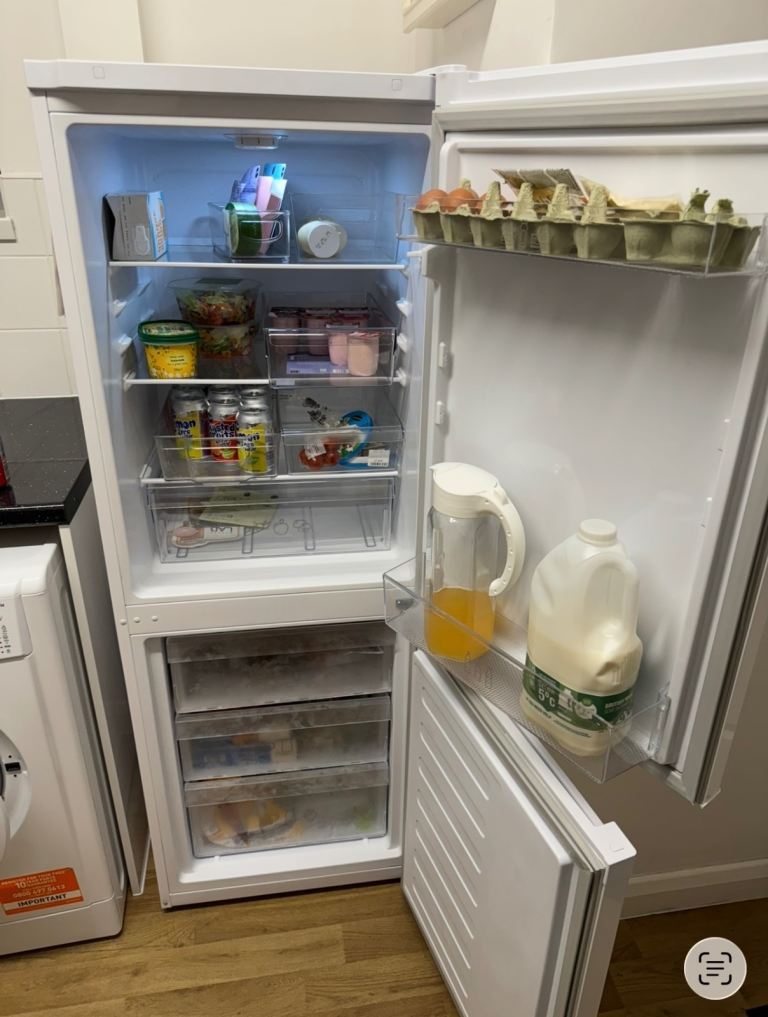 Zenith ZCS3552W 50/50 Fridge Freezer – 229L – White – Very Good Condition