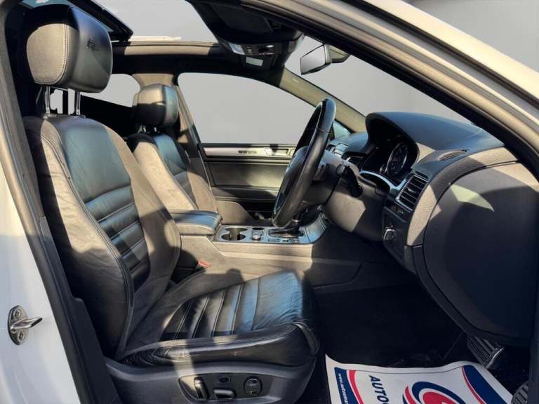 2015 Volkswagen Touareg 3.0 V6 TDI BlueMotion Tech 262 R-Line 5dr Tip Auto ESTATE DIESEL Automatic