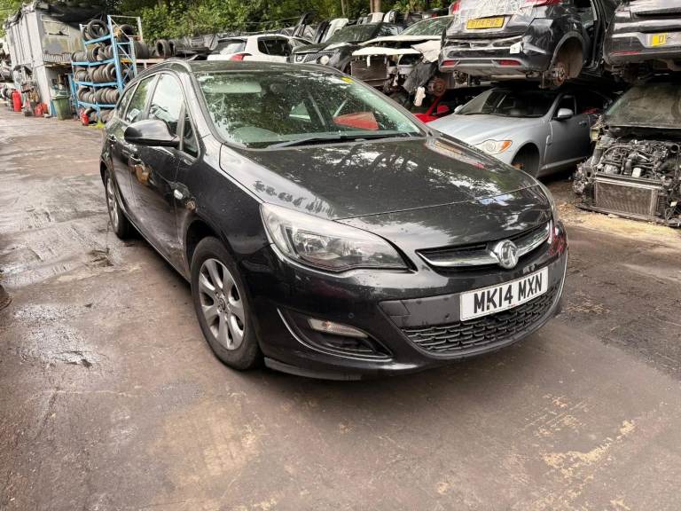 VAUXHALL ASTRA J 2014 1.6 DIESEL BREAKING FOR PARTS