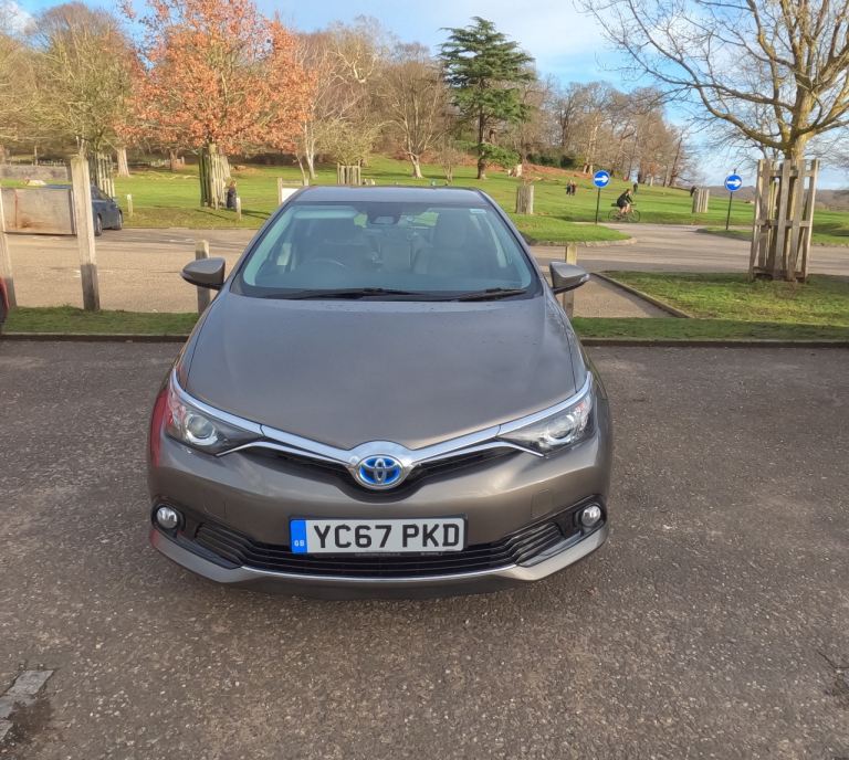 Toyota Auris | 1.8 VVT-h Business Edition Euro 6 (Safety Sense) | 12 Months Toyota Warranty