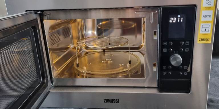 new Stainless Steel Zanussi Built In Microwave & grill 900w  25L