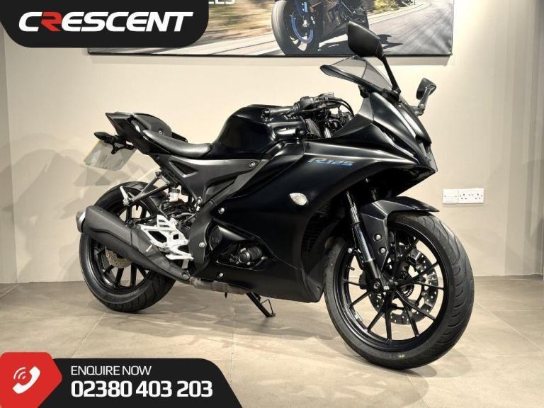 YAMAHA YZF-R125 2023 MODEL IN TECH BLACK - 3700 MILES - STANDARD TRIM VGC