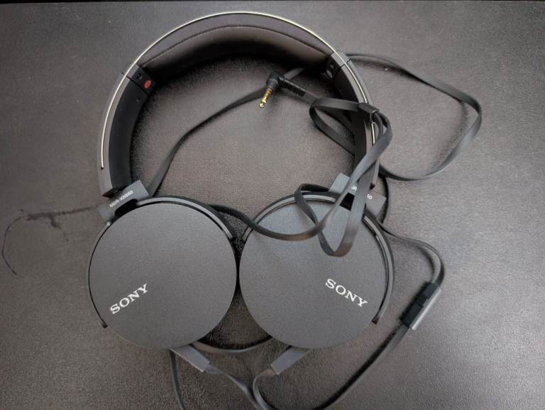 Sony MDR-XB550 Extra Bass Wired Over-Ear Headphones 120g - Used