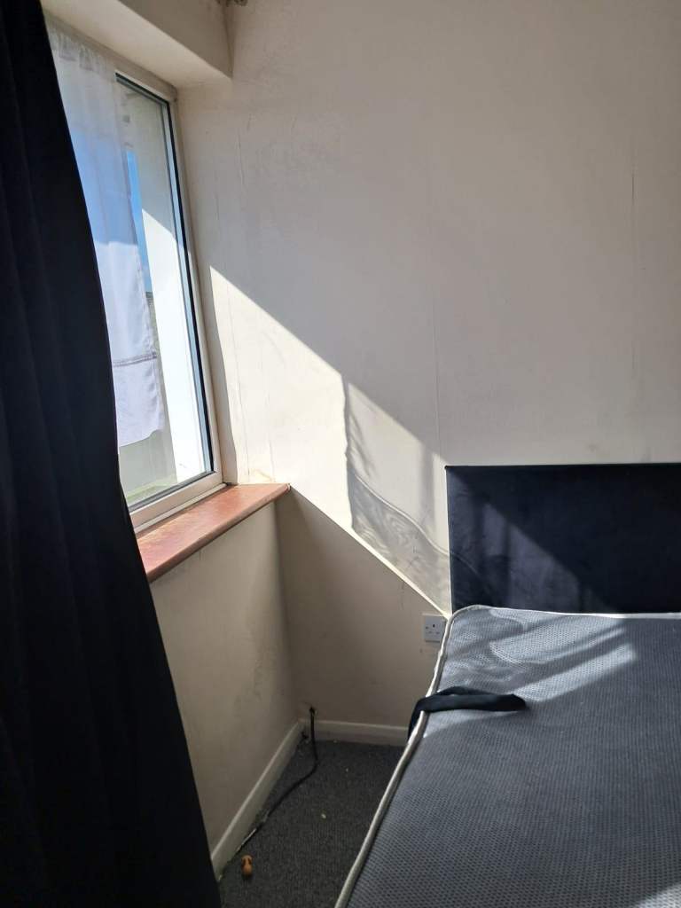 AVAILABLE NOW !!! .. BIG MEDIUM ROOM FOR £622pcm, IN HORNCHURCH, RM12 5QJ (BILLS INCLUDED)