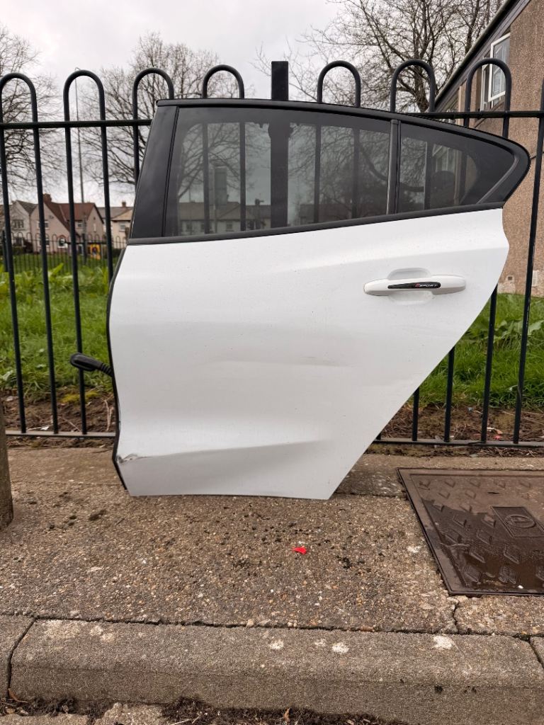 Ford focus 2019-2025 passenger rear door 