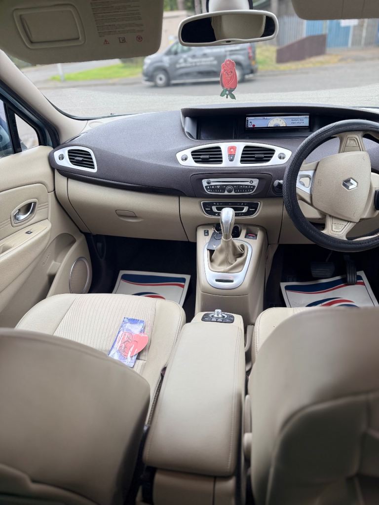RENAULT AUTOMATIC 7SEATER FULL YEAR MOT 
