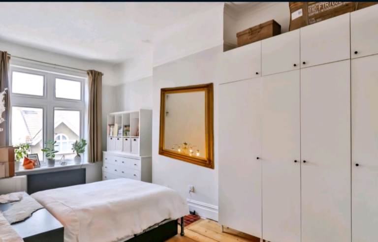 King size room in Westbourne, all bills included