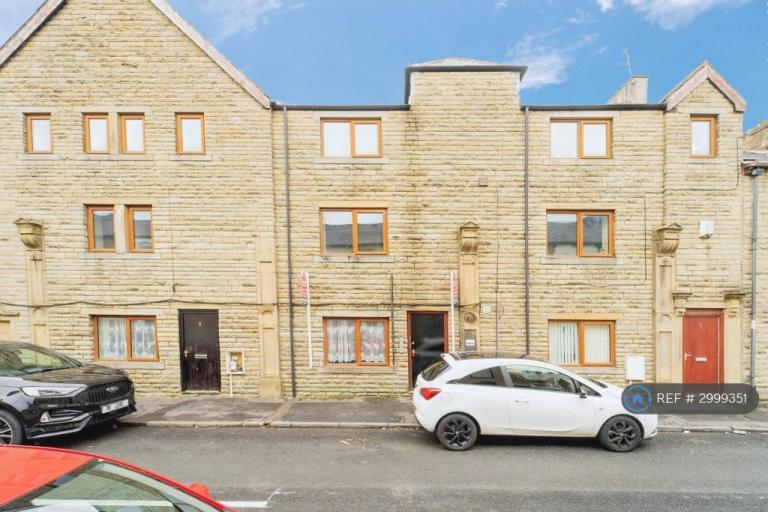 2 bedroom flat in Allendale Court, Burnley, BB12 (2 bed) (#2999351)