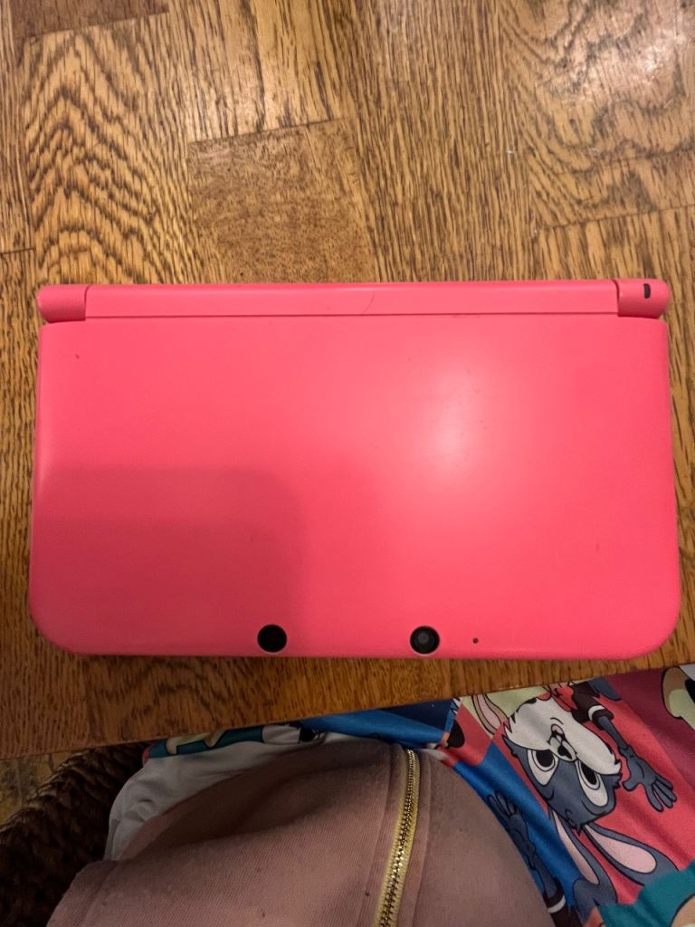 Pink Nintendo 3DS XL no stylus