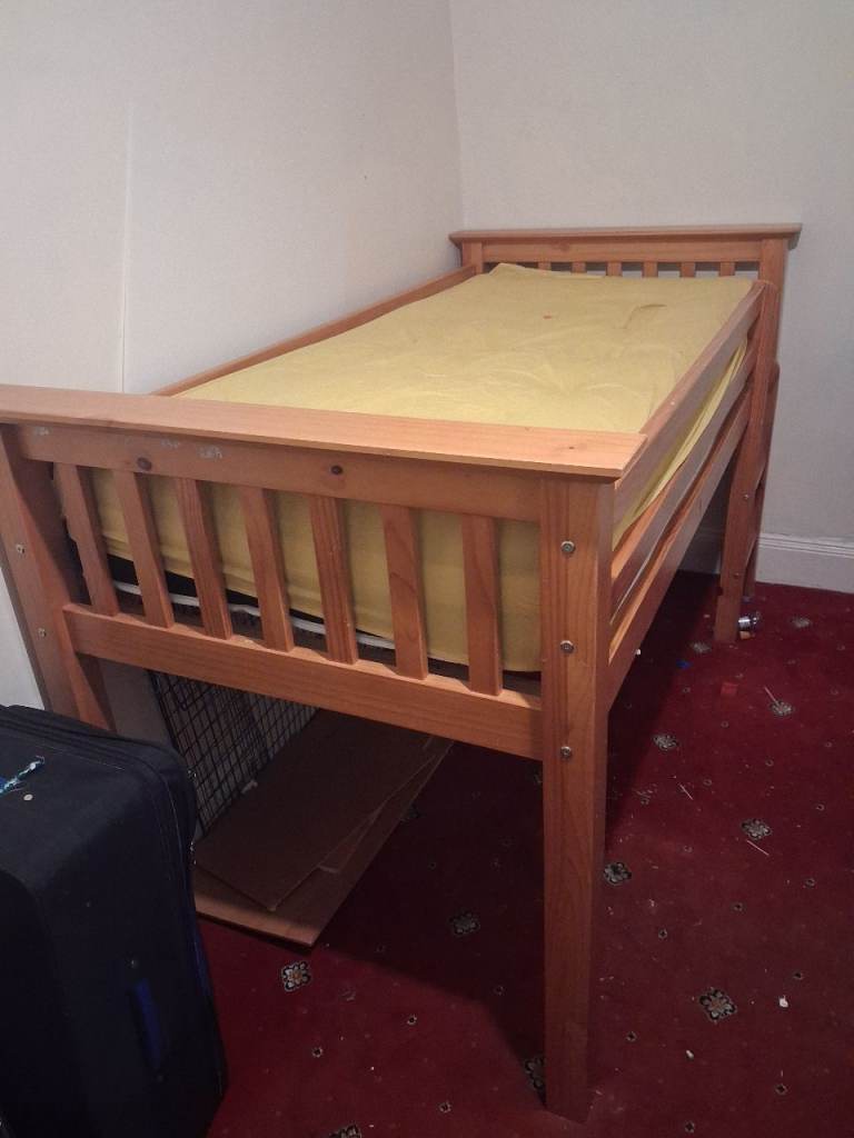 Still available Wooden Single Bed Frame with draws set – Good Condition