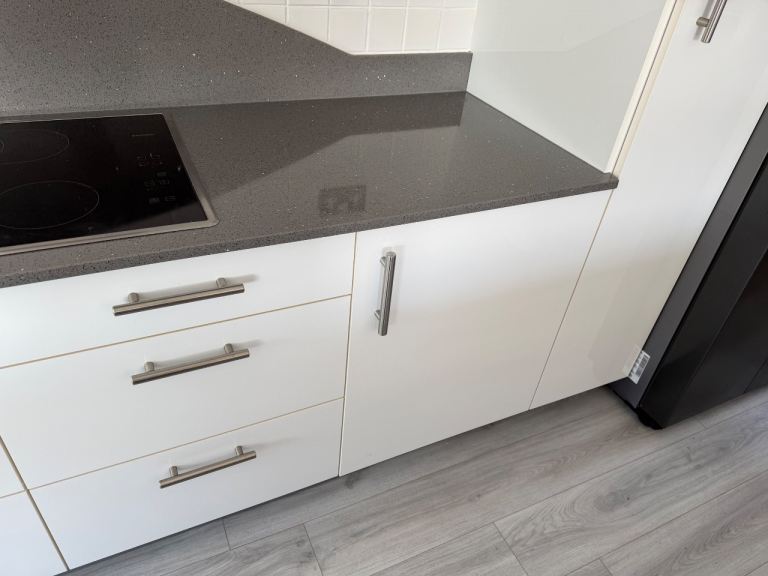 White Gloss Kitchen Base and Wall Units  – Good Condition