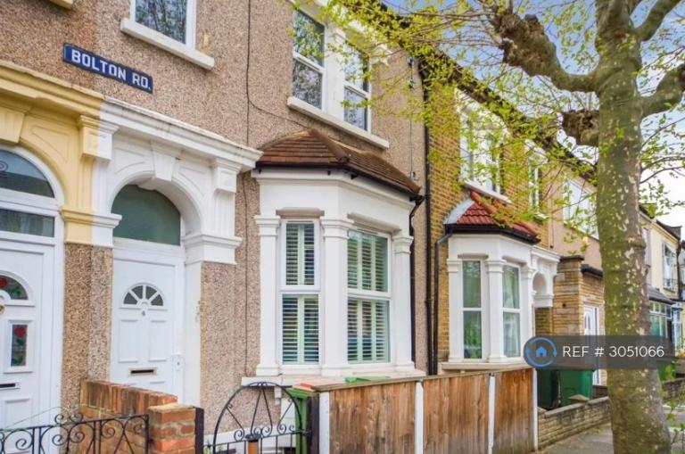 2 bedroom flat in Stratford, London, E15 (2 bed) (#3051066)