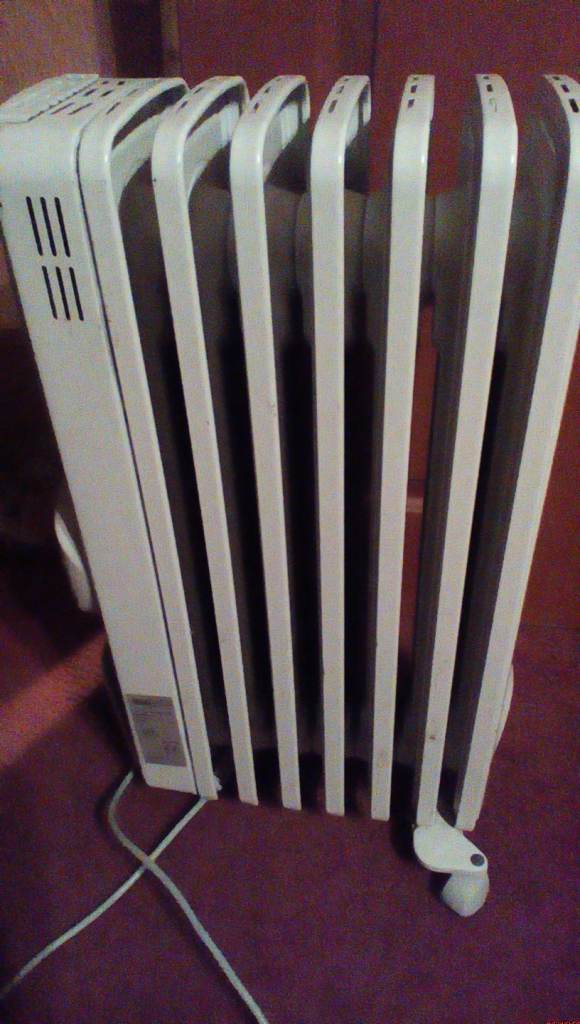 Delonghi electric oil filled radiator spares or repairs