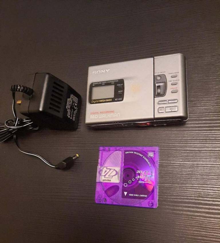 SONY portable minidisc recorder MZ-R30 