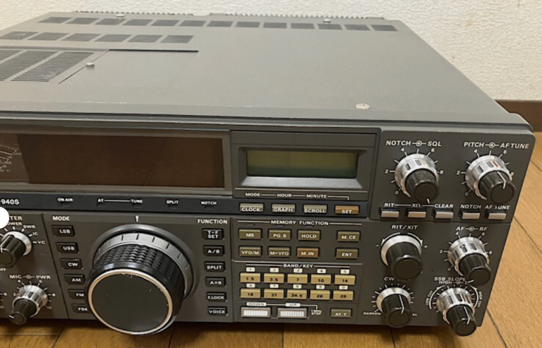 Kenwood TS-940S AT HF Transceiver - Built-in ATU, Optional CW Filter Installed