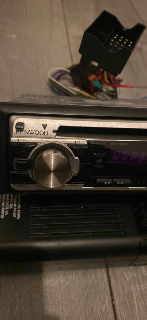 KENWOOD RADIO STEREO CD PLAYER HEAD UNIT KDC-W313