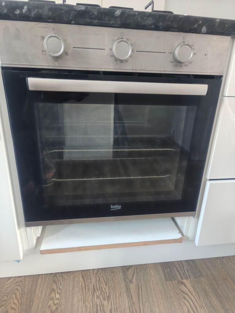 Beko Integrated Oven and Gas Hob – Good Condition