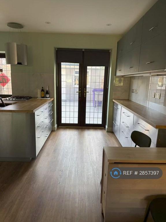 3 bedroom house in Hickin St, London, E14 (3 bed) (#2857397)