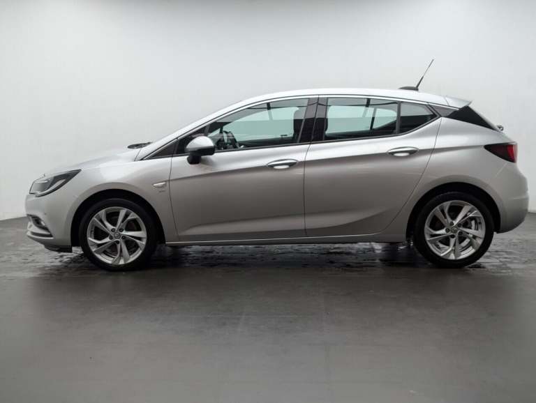 2016 Vauxhall Astra 1.6 CDTi BlueInjection SRi Hatchback 5dr Diesel Auto Euro 6 (136 ps) TINTED H...