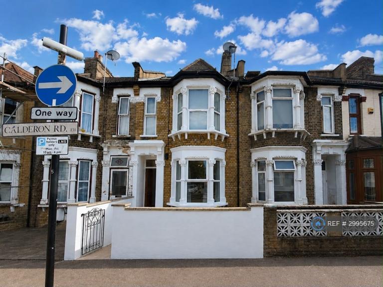 2 bedroom flat in Ground Floor, London, E11 (2 bed) (#2995675)