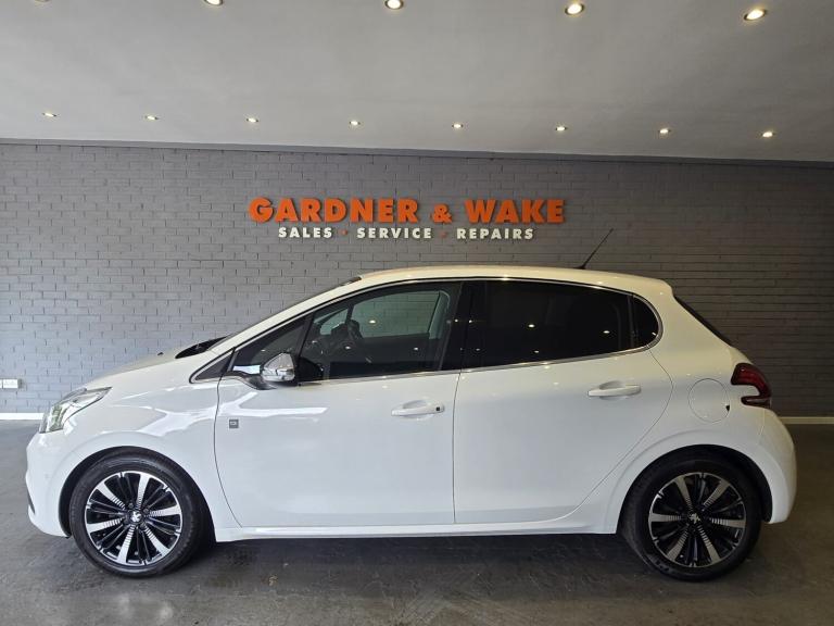 2018 Peugeot 208 1.2 PureTech 82 Tech Edition 5dr [Start Stop] HATCHBACK Petrol Manual