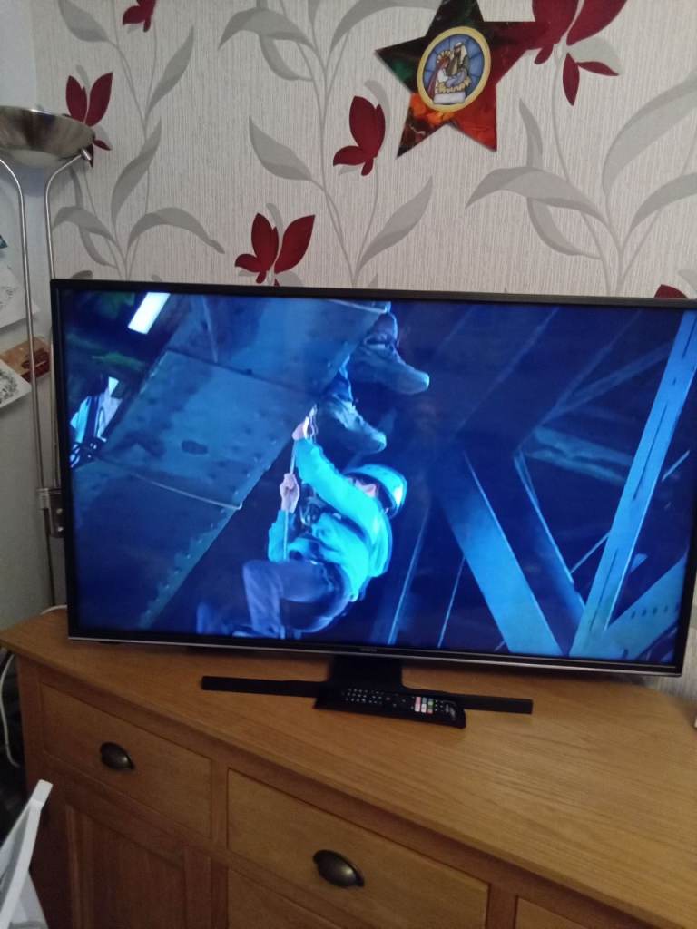 Hitache 40" Smart TV