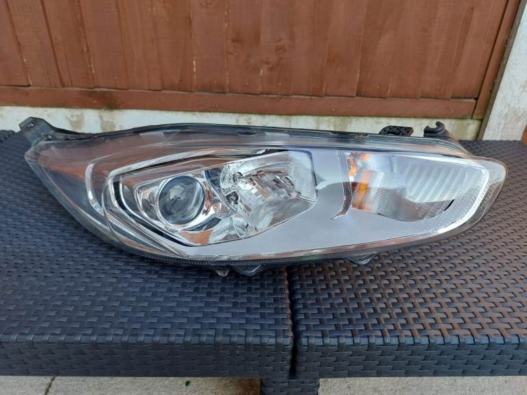2013-2017 Ford Fiesta Headlights