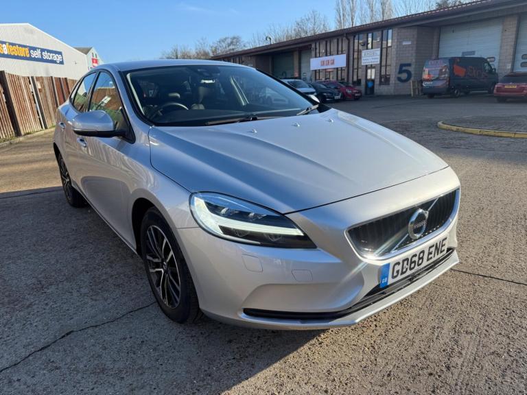2018 Volvo V40 1.5 T2 GPF Momentum Nav Plus Auto Euro 6 (s/s) 5dr Petrol