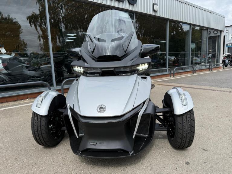 2025 Can-Am Spyder RT Limited 1330cc 6 speed semiauto trike Hyper Silver