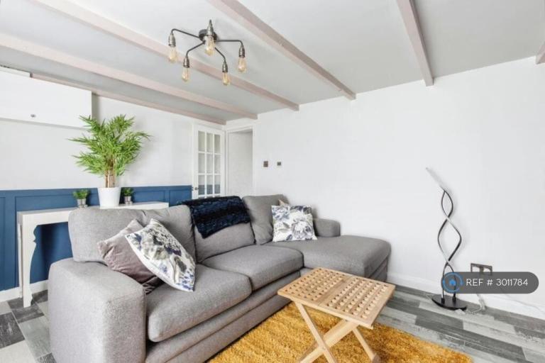 2 bedroom house in Tregonissey Road, St. Austell, PL25 (2 bed) (#3011784)