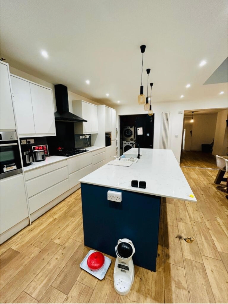 Modern Spacious 4 bed Furnished Property - N20  £3600pcm Whatsapp Only