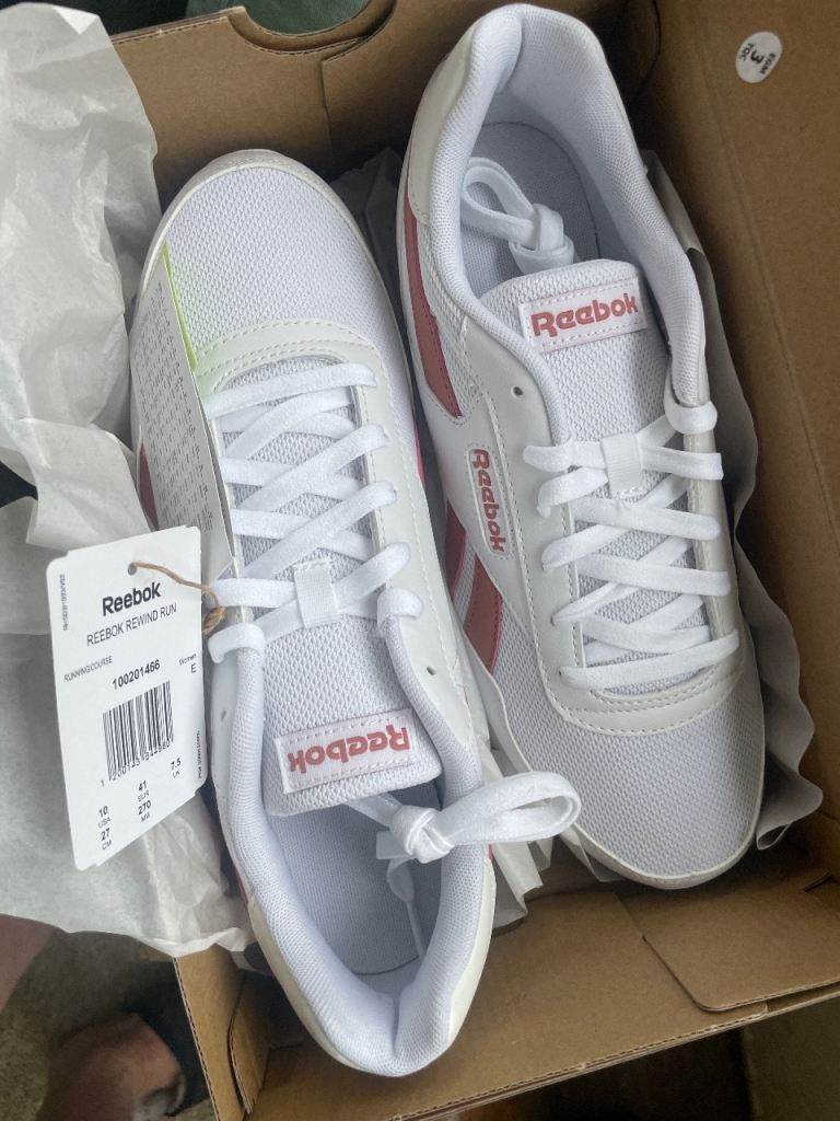 Woman’s Reebok rewind run size 7.5