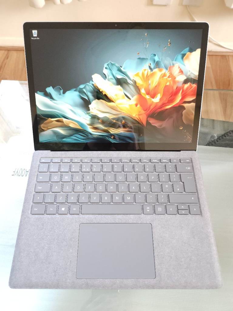 ❤️ Microsoft Surface Laptop 3 13.5” Touchscreen i5-1035G7 8GB RAM 128GB SSD Dolby Alcantara Platinum