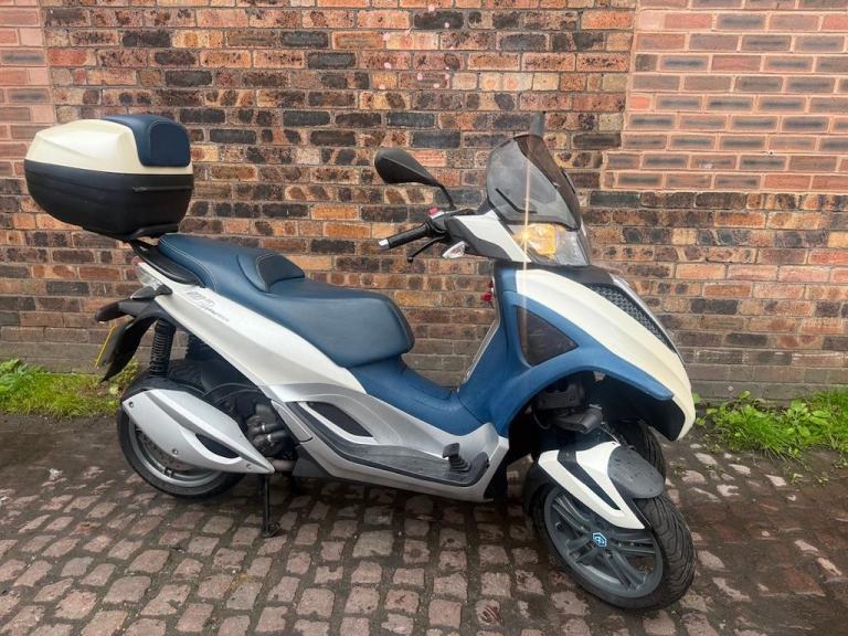Piaggio MP3 300 Yourban LT Three Wheeler Car licence, Trike,