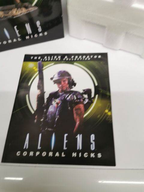 Mixture of Alien figures 