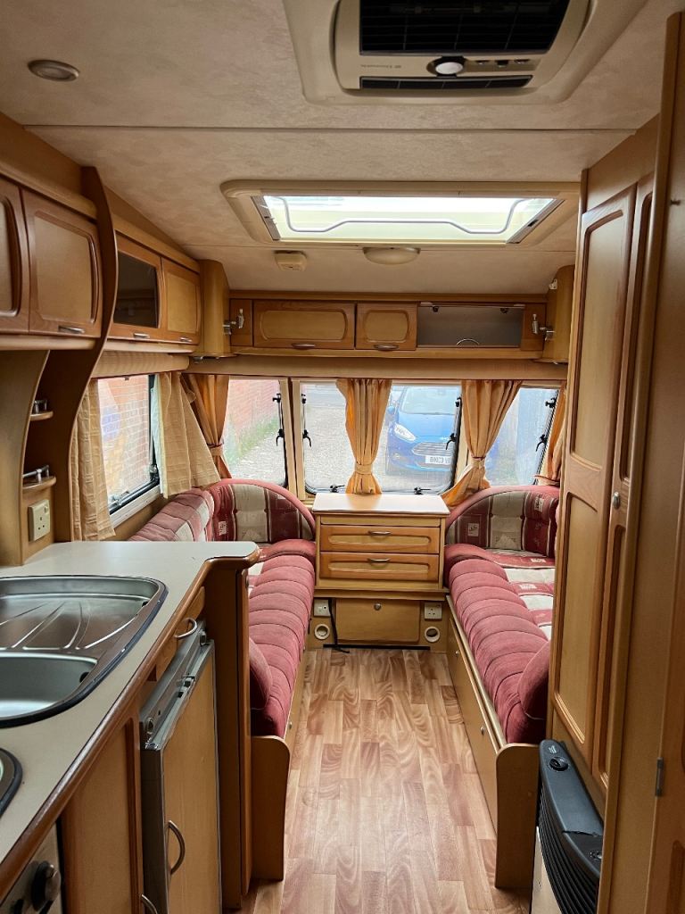 2006 Compass Liberte 17/5 Berth caravan with motor mover 