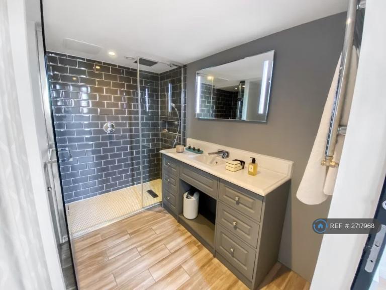 1 bedroom flat in Mcdonald Road, Edinburgh, EH7 (1 bed) (#2717968)