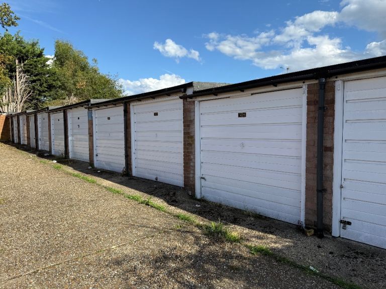Lock-up Garages available to rent in Hemel Hempstead
